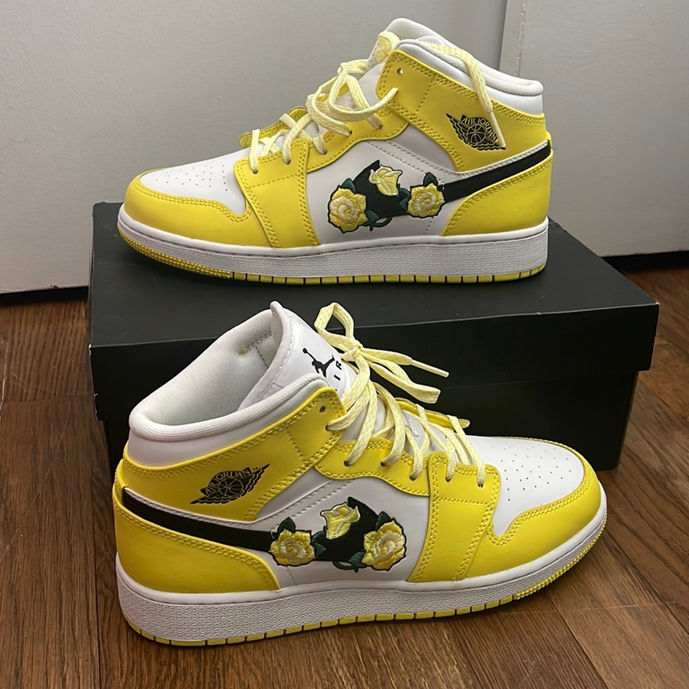 Air Jordan 1 Mid SE GS 'Rose Patch - Dynamic Yellow'